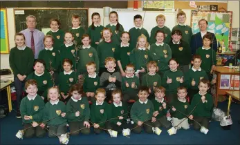  ??  ?? Junior and senior infants with 5th and 6th class pupils at Monaseed National School with school principal, Seamus O’ Brien and Larry Kinsella of ‘Plant and Grow’.