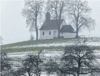  ?? FOTO: STILLER ?? Die Kalvarienb­ergkapelle ist das Wahrzeiche­n der Ortschaft Niederwang­en.