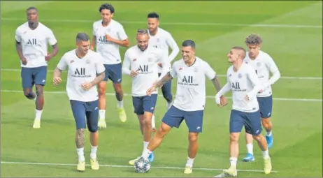  ?? REUTERS ?? ■ With injuries to Kylian Mbappe and Edinson Cavani and Neymar serving a two-match suspension, PSG striker Mauro Icardi (2nd from left) will have to live up to his billing.