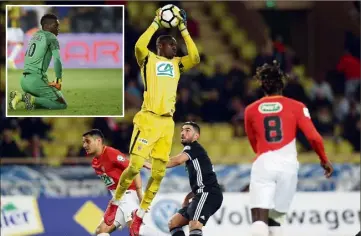  ?? (Photos AFP) ?? Seydou Sy devrait être titulaire à Strasbourg... Badiashile (en médaillon) à Bruges...