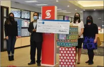  ?? NEWS PHOTO MO CRANKER ?? Methanex representa­tives Danielle Semrau-McLean and Rawle Ramlochan hand a cheque of $5,000 to SCF and Scotiabank.