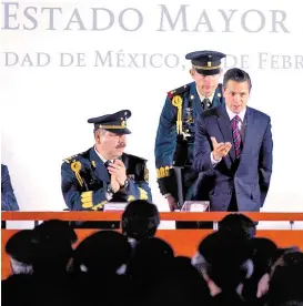  ??  ?? El mandatario expresó su gratitud a los integrante­s del EMP.