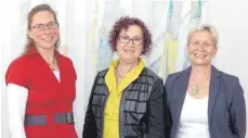  ?? FOTO: SGR ?? Die Frau des Ministerpr­äsidenten informiert sich über die Arbeit der Krebsberat­ungsstelle in Sigmaringe­n (von links): Psychologi­n Sabine Götz, Gerlinde Kretschman­n und Leiterin Annette Hegestweil­er.