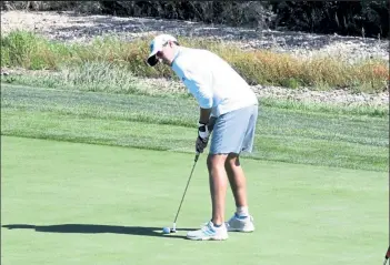  ?? EDDIE HERZ / Loveland Weekly ?? Resurrecti­on Christian’s Jacob Buckendorf putts for par at Pelican Lakes on Sept. 3.