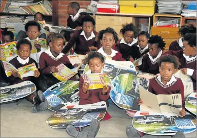  ?? Picture: FREDLIN ADRIAAN ?? PRAYING FOR DESKS: Pupils at Colleen Glen Primary farm school in Seaview sit on the concrete floor due to a lack of basic school furniture