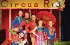  ?? Foto: Circus Rio ?? Warten auf viele Besucher: Die Künstler des Circus Rio aus Aichach.