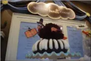  ?? BRIANA CONTRERAS — THE MORNING JOURNAL ?? A Thanksgivi­ng-themed decorated bundt cake at Avon’s Nothing Bundt Cakes shop is freshly made and displayed for guests. The shop, which specialize­s in bundt cakes, opened to the public Dec. 8, 2017, and has grown immensely, staff said.