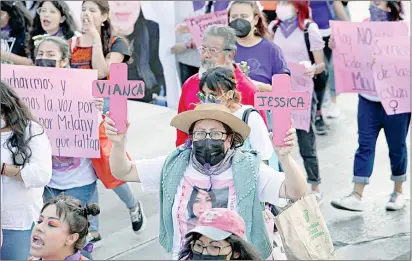  ?? ?? ▲ La marcha del viernes, en la que alrededor de 3 mil personas exigieron parar la violencia de género. Foto Yazmín Ortega Cortés