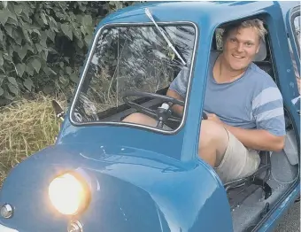  ?? PICTURES BY ALEX ORCHIN ?? Alex Orchin from Wivelsfiel­d is driving the world’s smallest car, the Peel P50, from John o’ Groats to Lands’ End