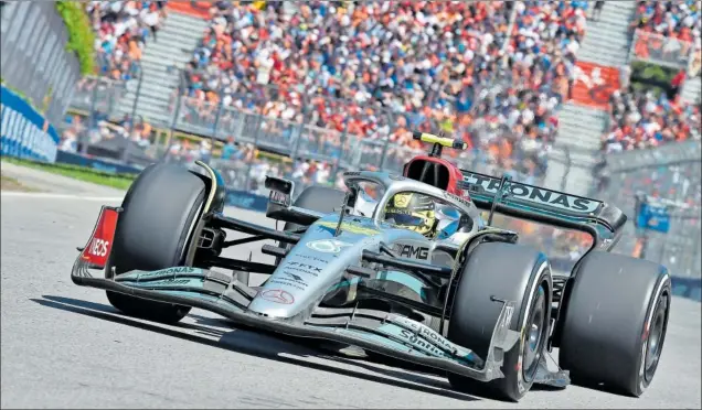  ?? ?? Lewis Hamilton, al volante del Mercedes durante la carrera del GP de Canadá en Montreal que se disputó el pasado domingo y en la que acabó tercero tras Verstappen y Sainz.