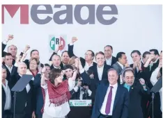  ??  ?? José Antonio Meade formalizó su candidatur­a por la coalición Todos por México para la Presidenci­a de la República.