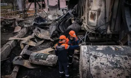  ?? Photograph: Ed Ram/Getty Images ?? Workers in Ukraine dismantle an autotransf­ormer destroyed by a missile strike. The president, Volodymyr Zelenskiy, says the country ‘will leapfrog to the latest technology’ with the aid of a global investment fund.