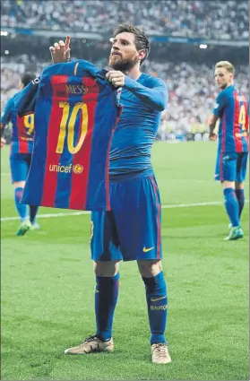  ?? FOTO: PEP MORATA ?? Messi anotó dos goles en el Clásico del Bernabéu (2-3) el 23 de abril de 2017