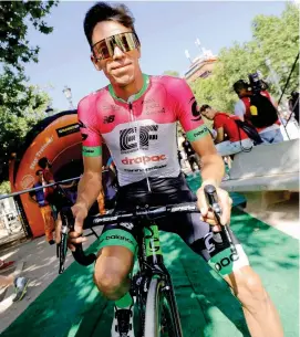  ??  ?? Rigoberto Urán sigue metido en el grupo de aspirantes al título de la Vuelta. Todos esperan la última semana.