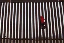  ?? GETTY IMAGES ?? CLIMBING FEARS: A boy plays on the border fence between Sunland Park, N.M., and Ciudad Juarez, Mexico.