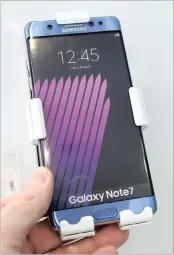  ??  ?? The Galaxy Note 7 at a Samsung store. SAA is the latest airline to have banned the cellphone from its flights.