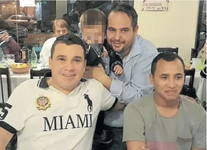 ?? ?? Pesados. Jorge Benegas (en el centro) junto a Esteban Lindor Alvarado y Mauricio “Caníbal” Laferrara.