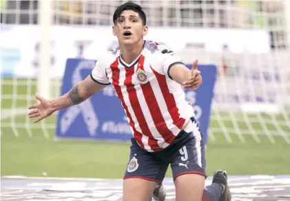  ??  ?? Alan Pulido se perdió gran parte de la campaña por una lesión que sufrió con la Selección Mexicana.