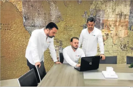  ?? M. G. ?? Isidro Navares, Iván Dorado y Javier Torres son los impulsores de este proyecto ‘made in’ Sevilla.