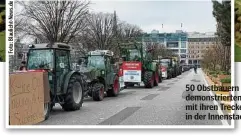  ??  ?? 50 Obstbauern demonstrie­rten mit ihren Treckern in der Innenstadt.