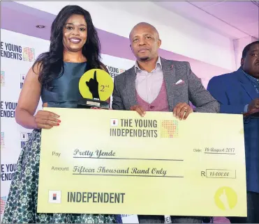  ?? Pictures: KAREN SANDISON ?? TRAILBLAZE­R: Pretty Yende receives an award from Mike Ntsasa at the 100 Inspiring and Aspiring Leaders 2017 Awards held at the Houghton Golf Club.