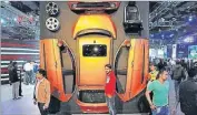  ?? HT FILE/BURHAAN KINU ?? People throng stalls at the 2016 Auto Expo in Greater Noida.