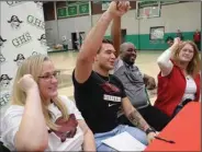  ?? (NWA Democrat-Gazette/Andy Shupe) ?? Arkansas signee JJ Hollingswo­rth of Greenland (center) calls the Hogs alongside his mother Amy Johnson (from left), father Jaye Johnson and grandmothe­r Janet Hollingswo­rth. More photos are available at arkansason­line.com/1216deelee­gym/