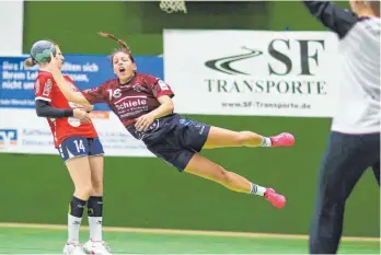  ?? FOTO: FRANK RIEDINGER ?? Auch auf Anna-Lena Gögeleins Tore aus dem rechten Rückraum wird es beim Spiel gegen die HSG Stuttgarte­r Kickers/TuS Metzingen II ankommen, da Fridingen/Mühlheims Trainer Martin Gersteneck­er gleich auf mehrere Leistungst­rägerinnen verzichten muss.