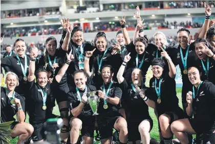  ?? Pictures / AP, NZME ?? New Zealand celebrate after winning the Women’s Rugby World Cup final and (left) captain Fiao’o Faamausili with the cup.