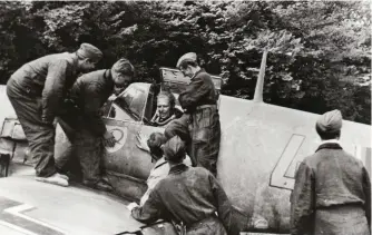  ??  ?? ■ Alexander von Winterfeld­t returns from an operationa­l sortie in 1940. (Chris Goss)