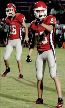  ?? MARK HUMPHREY ENTERPRISE-LEADER ?? Staying alert on special teams is an important part of the game, as shown in this photo from the Farmington/Greenland scrimmage. On Friday, Huntsville recovered an onside kick but the Cardinal defense prevailed and Farmington won 14-8, after starting...