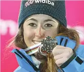 ??  ?? Bronzo iridato Sofia Goggia con la medaglia di bronzo vinta in gigante al Mondiale 2017: è stato l’unico podio centrato dall’Italia a St. Moritz in una spedizione rivelatasi deludente (Getty Images)
