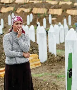  ?? Ansa ?? A Potocari Una donna musulmana al memoriale che ricorda la strage