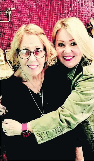  ?? JANN ARDEN ?? Jann Arden chose to write about her mother Joan Richards in her new book, Feeding My Mother: Comfort and Laughter in the Kitchen as My Mom Lives With Memory Loss.