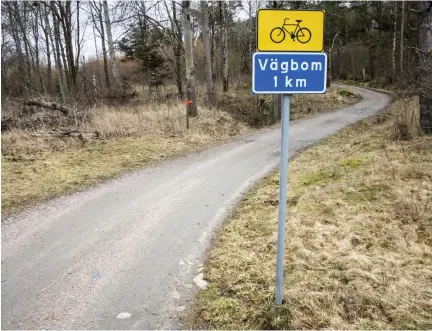  ??  ?? ”de befintliga vägarna är inte alltid så lätta att cykla på. Jag tror att det behövs en genomgång så att man kan se om leden kräver en mountainbi­ke eller om det går att ta sig fram med vanlig cykel”, säger Karin sporrong.