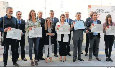  ?? VANESA LOBO ?? Los ganadores de los Premios Pyme del Año 2021 de las Cámaras de Comercio y Banco Santander.