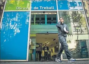  ?? LLIBERT TEIXIDÓ ?? Catalunya es una de las 14 comunidade­s donde subió el paro registrado