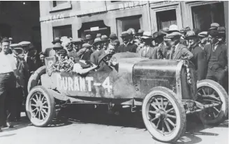  ??  ?? As Durant agents, it’s a little odd that Les Bedford raced a Chevrolet, the opposition product. Here he is in another Muriwai Beach racer, a c.1922 Durant A22