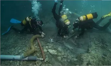  ?? (Photo Teddy Seguin) ?? Depuis , l’équipe d’Anao, l’aventure sous-marine est à l’origine de trouvaille­s de milliers de pièces d’archéologi­e. La plupart sont exposées dans les musées de la région.