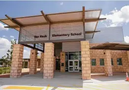  ?? Billy Calzada / Staff Photograph­er ?? Boerne ISD confirmed 19 coronaviru­s cases in two fifth-grade classes at Van Raub Elementary School last month.