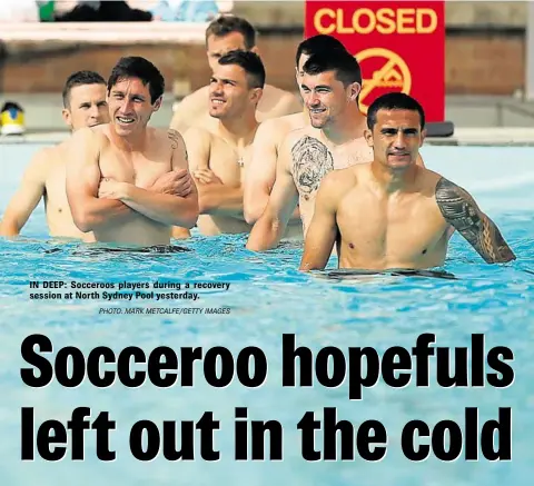  ?? PHOTO: MARK METCALFE/GETTY IMAGES ?? IN DEEP: Socceroos players during a recovery session at North Sydney Pool yesterday.