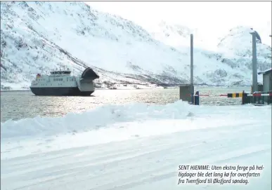  ??  ?? SENT HJEMME: Uten ekstra ferge på helligdage­r ble det lang kø for overfarten fra Tverrfjord til Øksfjord søndag.