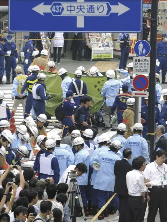  ?? Yomiuri Shimbun file photo ?? Emergency services personnel treat victims following a stabbing attack in Tokyo’s Akihabara district on June 8, 2008.