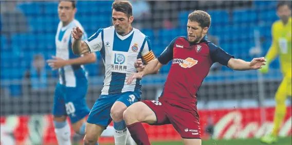  ?? FOTO: M. MONTILLA ?? Víctor Sánchez, en un lance del partido de la primera vuelta ante Osasuna, jugado en Cornellà-el Prat en diciembre. Acabó 2-4 con goles de Marc Roca y Calleri para el Espanyol