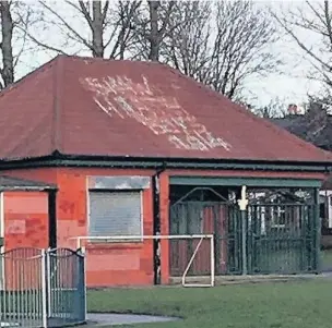  ??  ?? ●●The graffiti or ‘underlying staining’ at Kimberley Street Community Centre