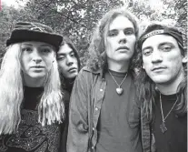  ?? FOTO / CLASHMUSIC.COM ?? WHO WILL PLAY BASS? D’arcy Wretzky (left) is out. The band (in the 1990s), from left, Wretzky, James Iha, Billy Corgan and Jimmy Chamberlin.