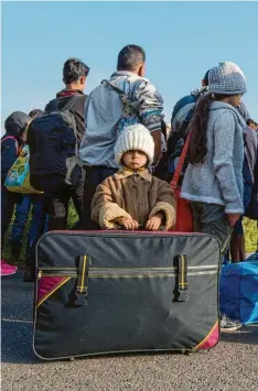  ?? Foto:Patrick Pleul, dpa (Archivbild) ?? Das Jahr 2015 hat sich als Jahr der Flüchtling­skrise vielen Menschen ins Gedächtnis eingebrann­t.