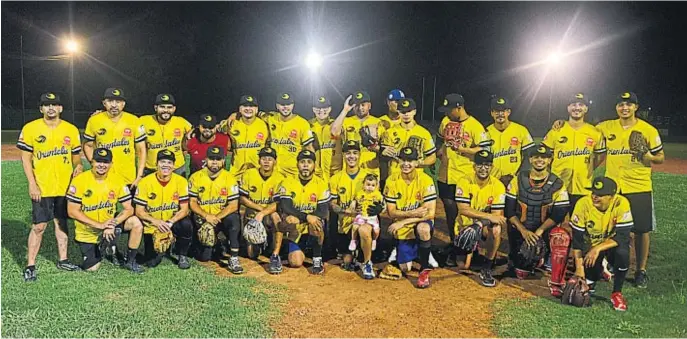  ?? JAVIER FERREYRA ?? ORIENTALES BBC. Cerca de 40 venezolano­s conforman este equipo de béisbol que está afiliado al club cordobés Dolphins y juega el torneo local. La mayoría viene del oriente de su país, por eso el nombre de la formación.