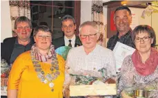  ?? FOTO: SV DIETERSKIR­CH ?? Die Geehrten (von links): Günther Dreher, Regina Blumenthal, Hubert Geiselhart, Paul Stöhr, Franz Maikler und Sabina Volz.