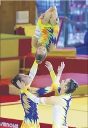  ??  ?? Maud Voituret, Ana Fiona Toullec et Alicia Barbero prennent la seconde place française aux épreuves de sélection en gymnastiqu­e acrobatiqu­e.